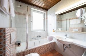 Baðherbergi á Hotel Landgasthof Altwirt