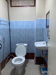 Koupelna v ubytování Achcha hotel - itsaraphap MRT station - Wat Arun