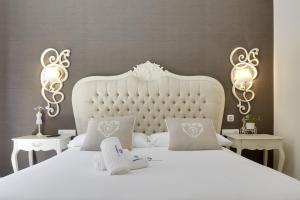 サン・セバスティアンにあるクルザール バスク ステイのベッドルーム(白いベッド、白い枕付)