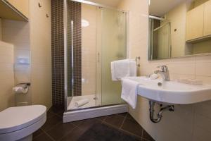 Ένα μπάνιο στο Apartment Vista 2 +12 φωτογραφίες