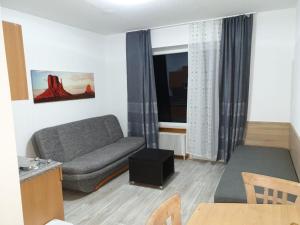 Ein Sitzbereich in der Unterkunft Aventur Studio 212 Am Rotharrsteig