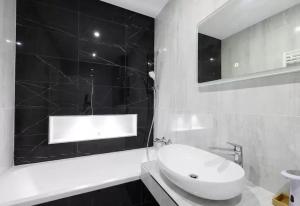 Ein Badezimmer in der Unterkunft Elenas Rooms & Apartment