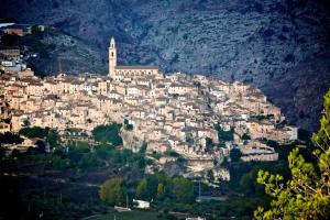 a town on top of a mountain at Casa Rural La Llar de Laura in Bocairent