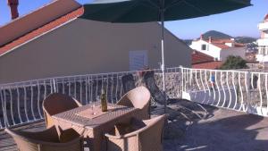 Ein Balkon oder eine Terrasse in der Unterkunft Studio Andrea