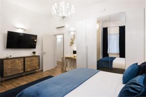 Кровать или кровати в номере Lovely Rome Apartments