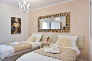 Posteľ alebo postele v izbe v ubytovaní MM Luxury Apartments GOLD & RUBIN