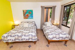 Postel nebo postele na pokoji v ubytování Baja Joe's Hotel