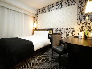 Tempat tidur dalam kamar di APA Hotel Chiba Inzaimakinohara Ekimae