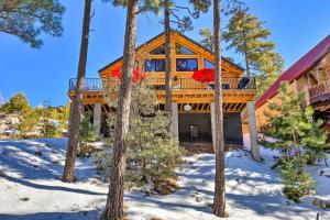 Luxury Mountain Cabin with Furnished Deck and Views!