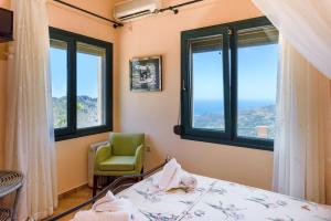 A bed or beds in a room at Best View Mountain Villa
