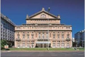 a large brick building on the side of a street at Siempre bien En el Centro y Cerca del Obelisco 1 a 5 pas in Buenos Aires