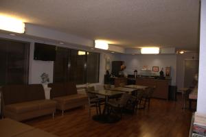 a living room with a table and chairs and a kitchen at Bestway Inn in Rock Hill