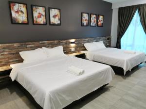 Ένα ή περισσότερα κρεβάτια σε δωμάτιο στο L Hotel