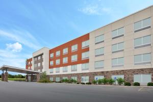 an exterior view of a building at Holiday Inn Express & Suites - Parkersburg East, an IHG Hotel in Parish-Morris Subdivision