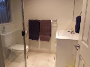 
A bathroom at Waratah and Wattle Apartments
