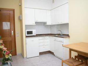 Kuchyň nebo kuchyňský kout v ubytování Duerming Velero Apartamentos