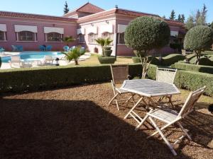 Piscina a Residence Des Quatre Chemins o a prop