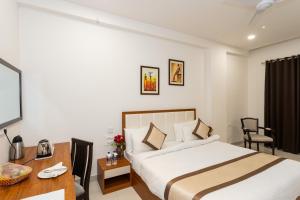 a hotel room with a bed and a desk at Hotel Siddhartha Inn in Udaipur +40 photos