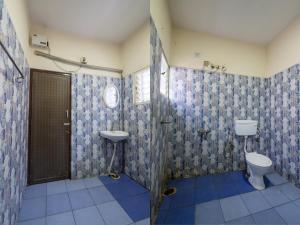 Ένα μπάνιο στο Lusia Inn