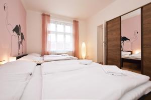 Posteľ alebo postele v izbe v ubytovaní Flamingo Apartments