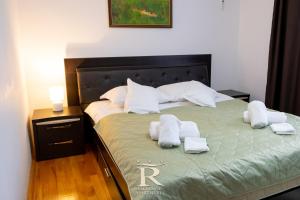 a bedroom with a bed with two pillows on it at Apartament Family Rivulus 10 in Baia Mare