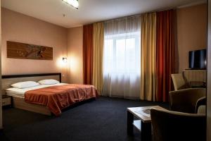 Postel nebo postele na pokoji v ubytování Optima Collection Park Hotel Ivano-Frankivsk