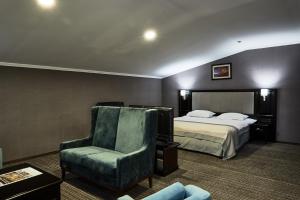 Postel nebo postele na pokoji v ubytování Optima Collection Park Hotel Ivano-Frankivsk