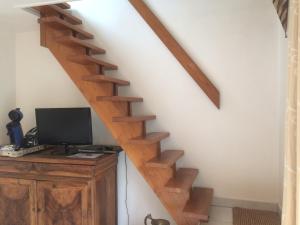 a staircase in a house with a computer on a desk at Résidence Hôtelière La Marine in Combleux
