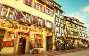 a group of buildings on a city street at Les Tanneurs - Colmar Hyper Centre in Colmar