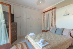 Postel nebo postele na pokoji v ubytování Yianiskari Holiday House