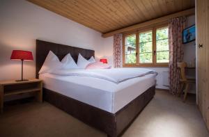 Postel nebo postele na pokoji v ubytování Hotel Kernen