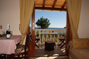 Balkón nebo terasa v ubytování Corfu Maisonettes Anemouri - San George Apartments