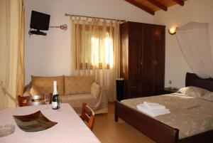 Postel nebo postele na pokoji v ubytování Corfu Maisonettes Anemouri - San George Apartments