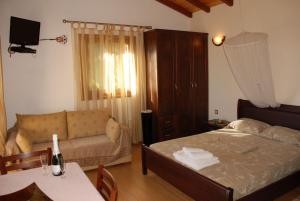 Postel nebo postele na pokoji v ubytování Corfu Maisonettes Anemouri - San George Apartments