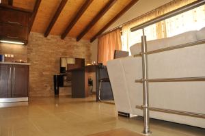 Kuchyň nebo kuchyňský kout v ubytování Corfu Maisonettes Anemouri - San George Apartments
