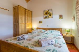 Posteľ alebo postele v izbe v ubytovaní Beautiful villa Loreta with private pool near Pula and Rovinj