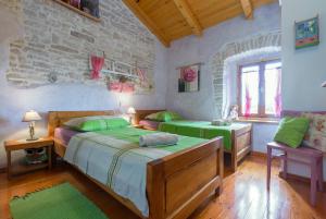 Posteľ alebo postele v izbe v ubytovaní Beautiful villa Loreta with private pool near Pula and Rovinj
