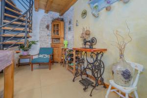 Posedenie v ubytovaní Beautiful villa Loreta with private pool near Pula and Rovinj