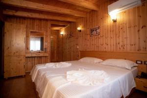 Hotel Shpija e Gjyshit客房内的一张或多张床位