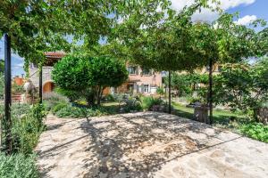 Vonkajšia záhrada v ubytovaní Beautiful villa Loreta with private pool near Pula and Rovinj