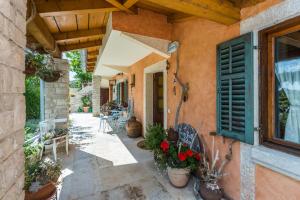 Balkón alebo terasa v ubytovaní Beautiful villa Loreta with private pool near Pula and Rovinj