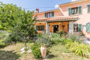 Vonkajšia záhrada v ubytovaní Beautiful villa Loreta with private pool near Pula and Rovinj