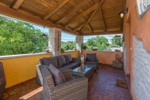 Posedenie v ubytovaní Beautiful villa Loreta with private pool near Pula and Rovinj