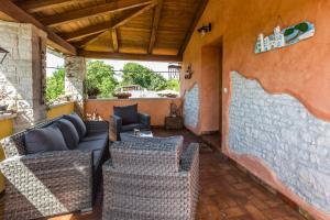 Posedenie v ubytovaní Beautiful villa Loreta with private pool near Pula and Rovinj
