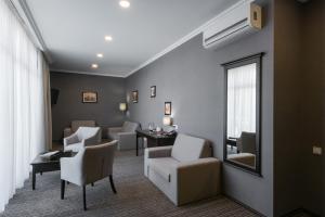 Posezení v ubytování Optima Collection Park Hotel Ivano-Frankivsk
