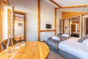 Μια τηλεόραση ή/και κέντρο ψυχαγωγίας στο Hôtel Les Sherpas