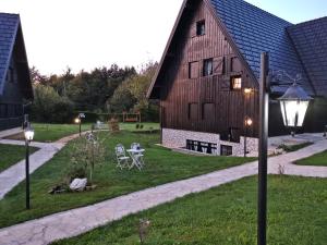 Vonkajšia záhrada v ubytovaní Plitvice Luxury Etno Garden