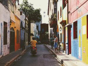 una persona conduciendo una motocicleta por una calle estrecha en Bright & Best Location Palermo Soho en Buenos Aires