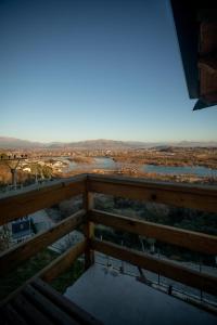 una vista desde el balcón de una casa en Hotel Grandpa's House en Shkodër