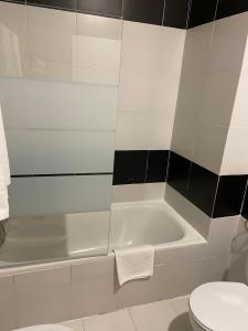 a bathroom with a tub and a toilet at Hotel La Parada in Ontígola +17 photos